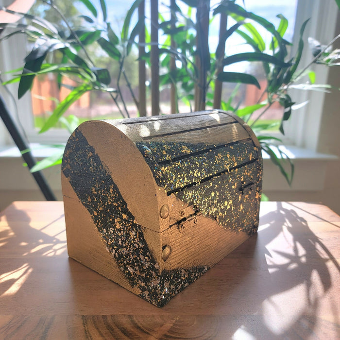 Gold Bounty: A Treasure Chest Fit for Royalty