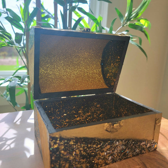 Gold Bounty: A Treasure Chest Fit for Royalty